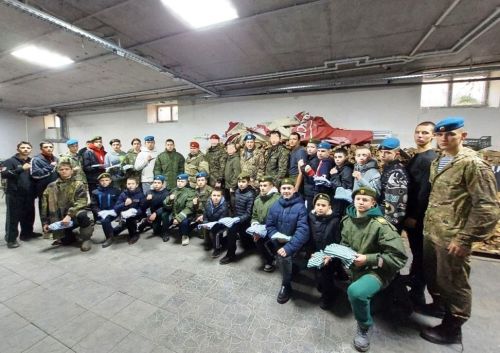 Чтобы получить право на ношение голубого берета, кадеты в сложнейших условиях преодолели Тропу мужества