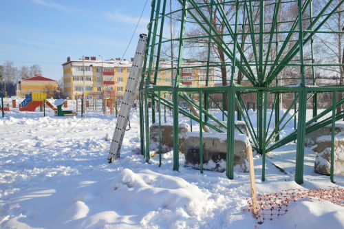 В Лаишево начали установку главной елки города