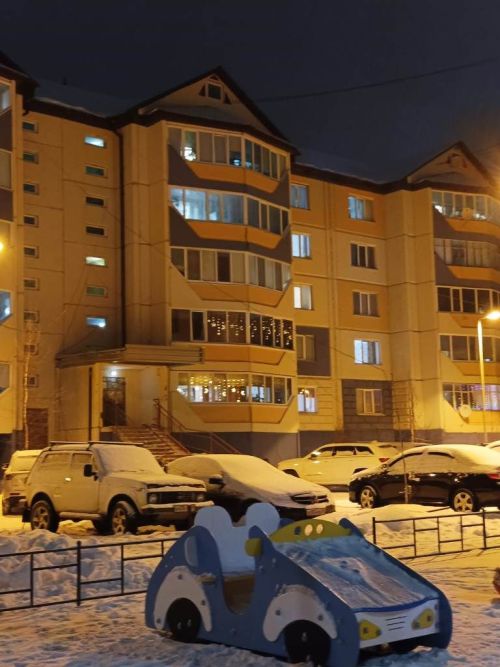 Город в декабрьской утренней неге, постепенно просыпается природа