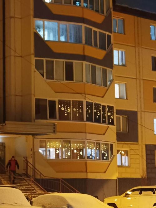 Город в декабрьской утренней неге, постепенно просыпается природа