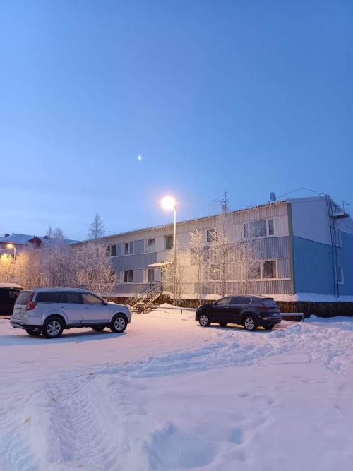 Город в декабрьской утренней неге, постепенно просыпается природа