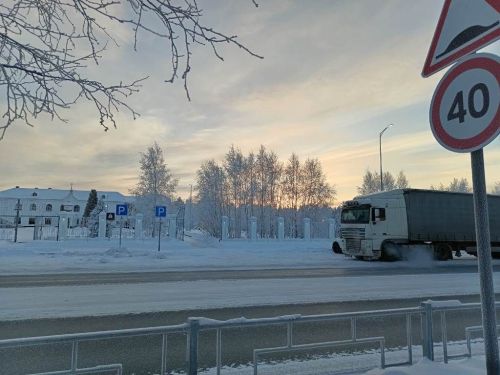Город в декабрьской утренней неге, постепенно просыпается природа