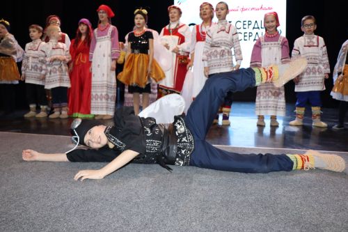 Солнце светит всем одинаково