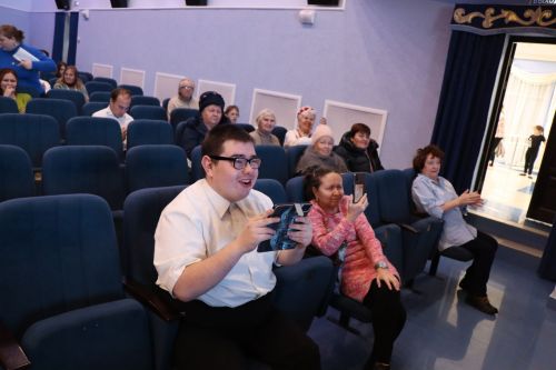 Солнце светит всем одинаково