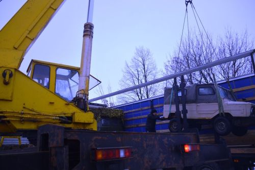 Две «буханки» и ЛуАЗ  отправили в зону СВО
