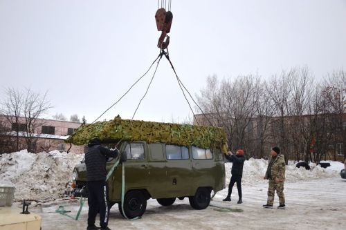 Две «буханки» и ЛуАЗ  отправили в зону СВО
