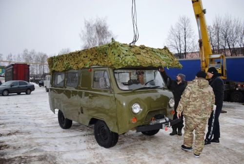 Две «буханки» и ЛуАЗ  отправили в зону СВО