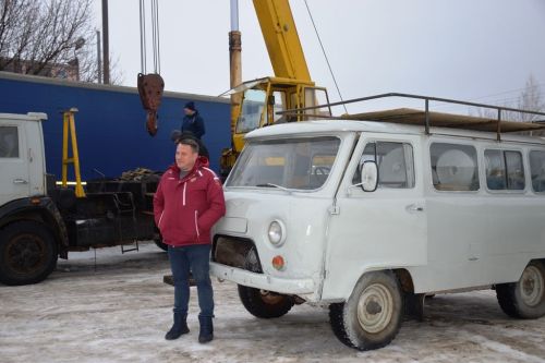 Две «буханки» и ЛуАЗ  отправили в зону СВО