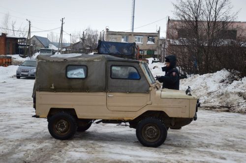 Две «буханки» и ЛуАЗ  отправили в зону СВО