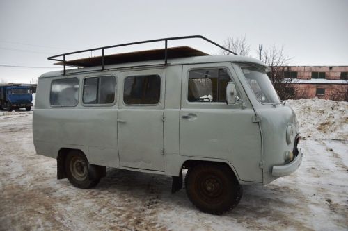Две «буханки» и ЛуАЗ  отправили в зону СВО