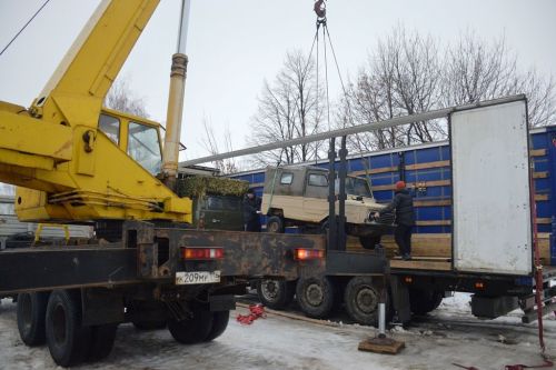 Две «буханки» и ЛуАЗ  отправили в зону СВО