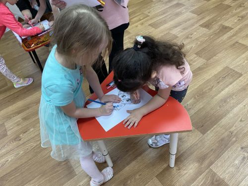 В предновогоднее путешествие по сказкам отправилилсь лаишевские дошкольники
