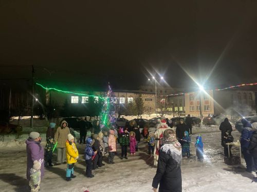 В Большекабанском поселении Лаишевского района состоялось открытие новогодней ёлки