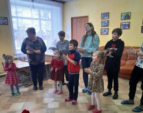 Дед Мороз и Снегурочка заглянули в социально-реабилитационный центр «Родник»
