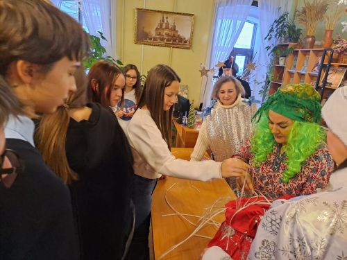Лаеш укучылары Лаеш китапханәсендә Яңа ел квесты үттеләр