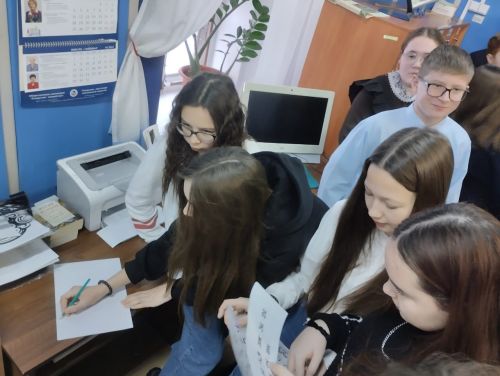 Лаеш укучылары Лаеш китапханәсендә Яңа ел квесты үттеләр
