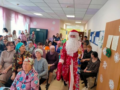 Коллектив школы из Лаишевского района организовал большой новогодний праздник