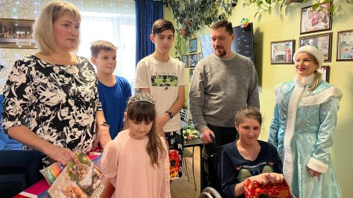 Ильдус Зарипов привез подарки многодетной семье Герасимовых