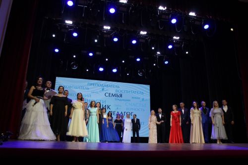 Семья из Лаишевского района выступила в финале конкурса «Нечкэбил»
