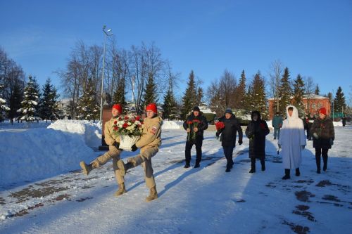 Глава Лаишевского района возложил цветы к бюстам Героев в парке Победы