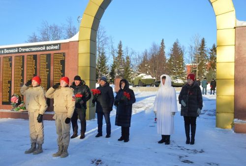 Глава Лаишевского района возложил цветы к бюстам Героев в парке Победы