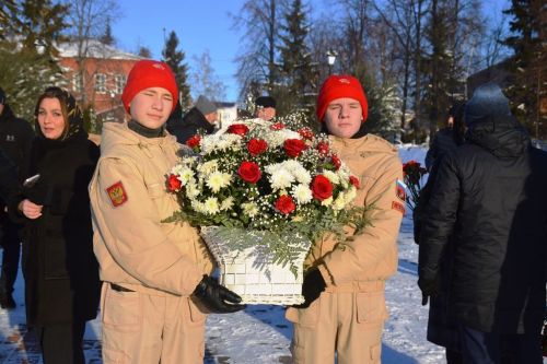 Глава Лаишевского района возложил цветы к бюстам Героев в парке Победы