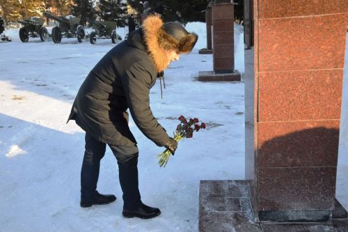 Глава Лаишевского района возложил цветы к бюстам Героев в парке Победы
