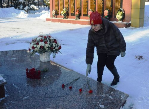 Глава Лаишевского района возложил цветы к бюстам Героев в парке Победы