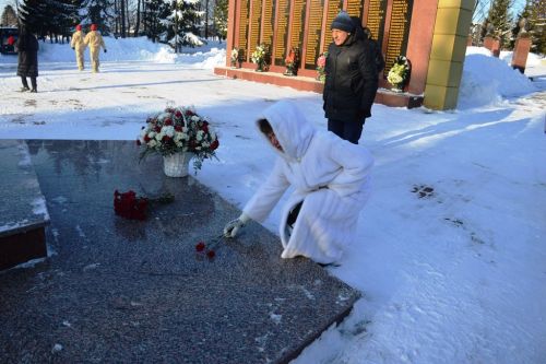 Глава Лаишевского района возложил цветы к бюстам Героев в парке Победы