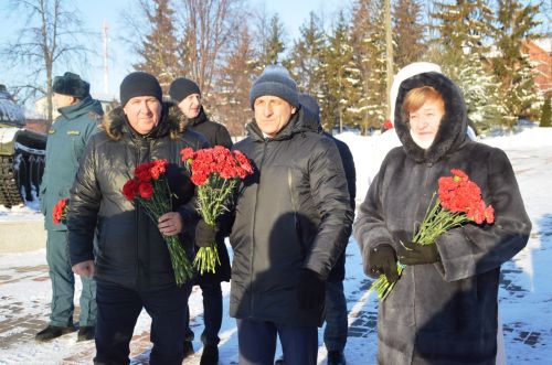 Глава Лаишевского района возложил цветы к бюстам Героев в парке Победы