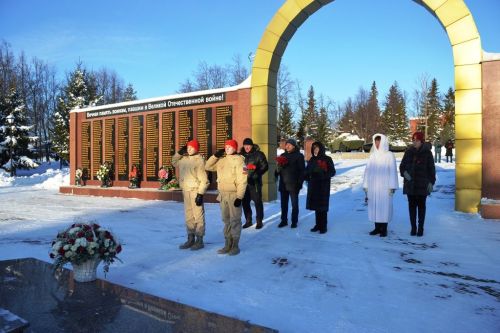 Глава Лаишевского района возложил цветы к бюстам Героев в парке Победы