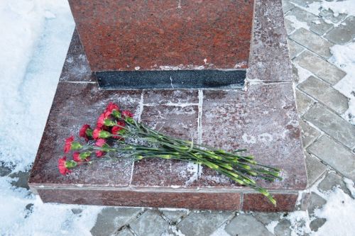 Глава Лаишевского района возложил цветы к бюстам Героев в парке Победы