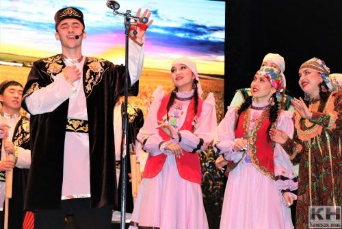 Яркий этно-мюзикл прошел в Лаишевском РДК