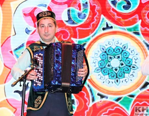 Яркий этно-мюзикл прошел в Лаишевском РДК