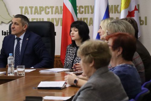 Онлайн-трансляция открытия Года педагога и наставника в РТ в Лаишеве