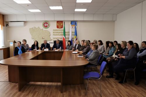 Онлайн-трансляция открытия Года педагога и наставника в РТ в Лаишеве