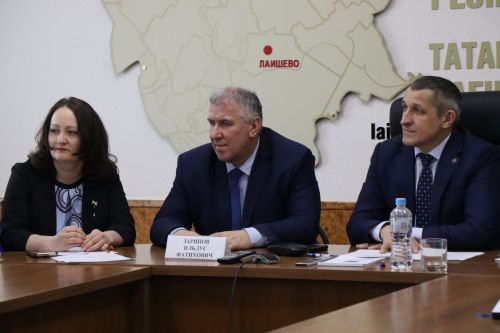 Онлайн-трансляция открытия Года педагога и наставника в РТ в Лаишеве