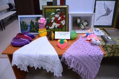 Встреча с жителями поселения началась с выставки
