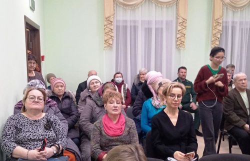 Встреча с жителями поселения началась с выставки