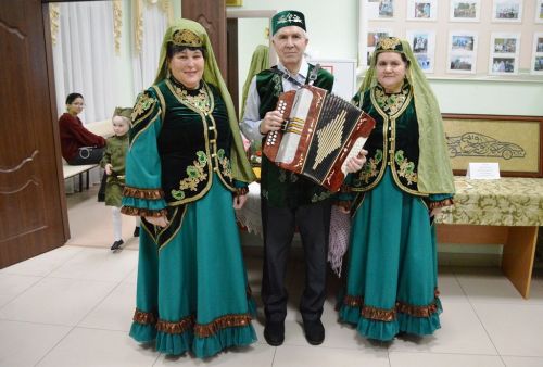 Встреча с жителями поселения началась с выставки