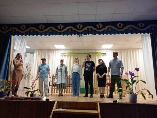 Зрители аплодировали стоя