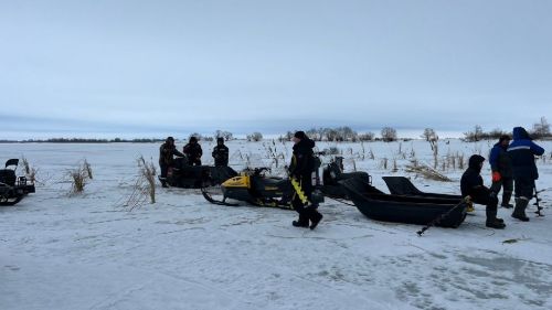 На реке Меша пробурили лунки, чтобы насытить воду кислородом