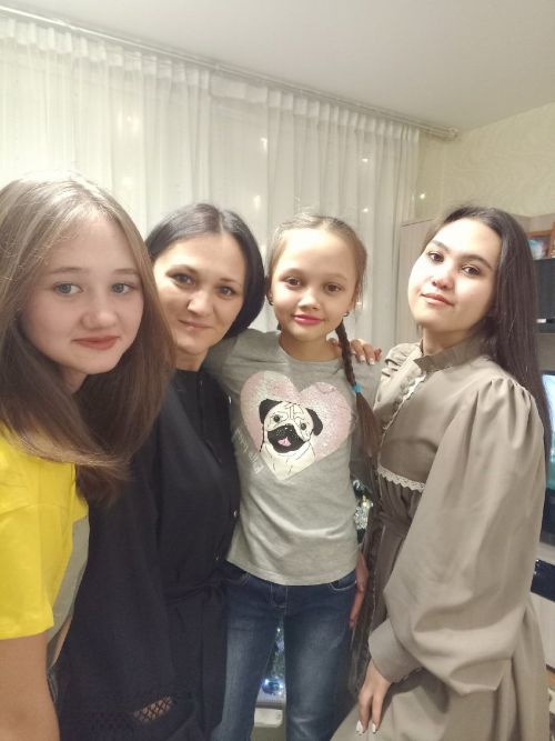 Алсу Тумакова делится снимком на ФОТОконкурс «Мамы рулят»