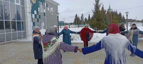 В Атабаево отметили Науруз и взрослые, и дети