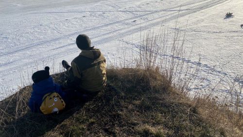 Семья Запольских поделилась снимками после похода на берег Камы