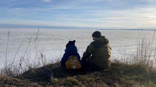Семья Запольских поделилась снимками после похода на берег Камы