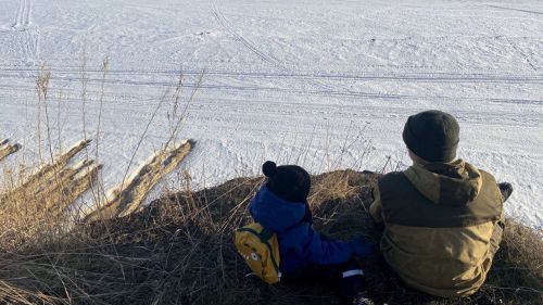 Семья Запольских поделилась снимками после похода на берег Камы