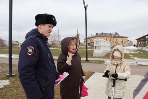 Сотрудники ГИБДД поговорили с лаишевскими детьми о безопасном поведении на дороге