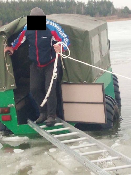 Лаеш районында бозда калган болотоходтан өч ир атны коткарганнар