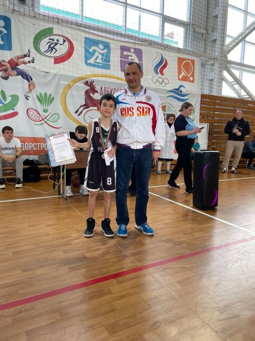 ”Барслар” тагын лидерлар рәтендә